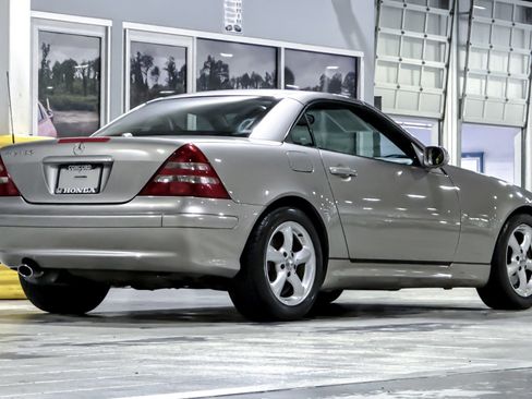 Used 2003 Mercedes-Benz SLK 320 image 8