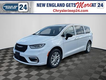 New 2026 Chrysler Pacifica Select