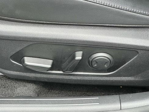 Used 2023 Hyundai Elantra Limited image 16