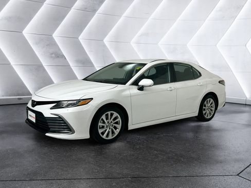 Used 2023 Toyota Camry LE w/ Convenience Package image 3