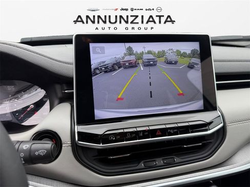 Used 2024 Jeep Compass Limited image 30