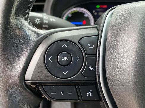 Used 2022 Toyota Venza LE image 19