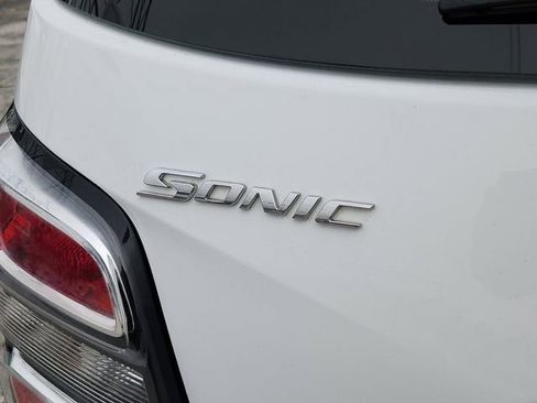 Used 2020 Chevrolet Sonic LT image 18