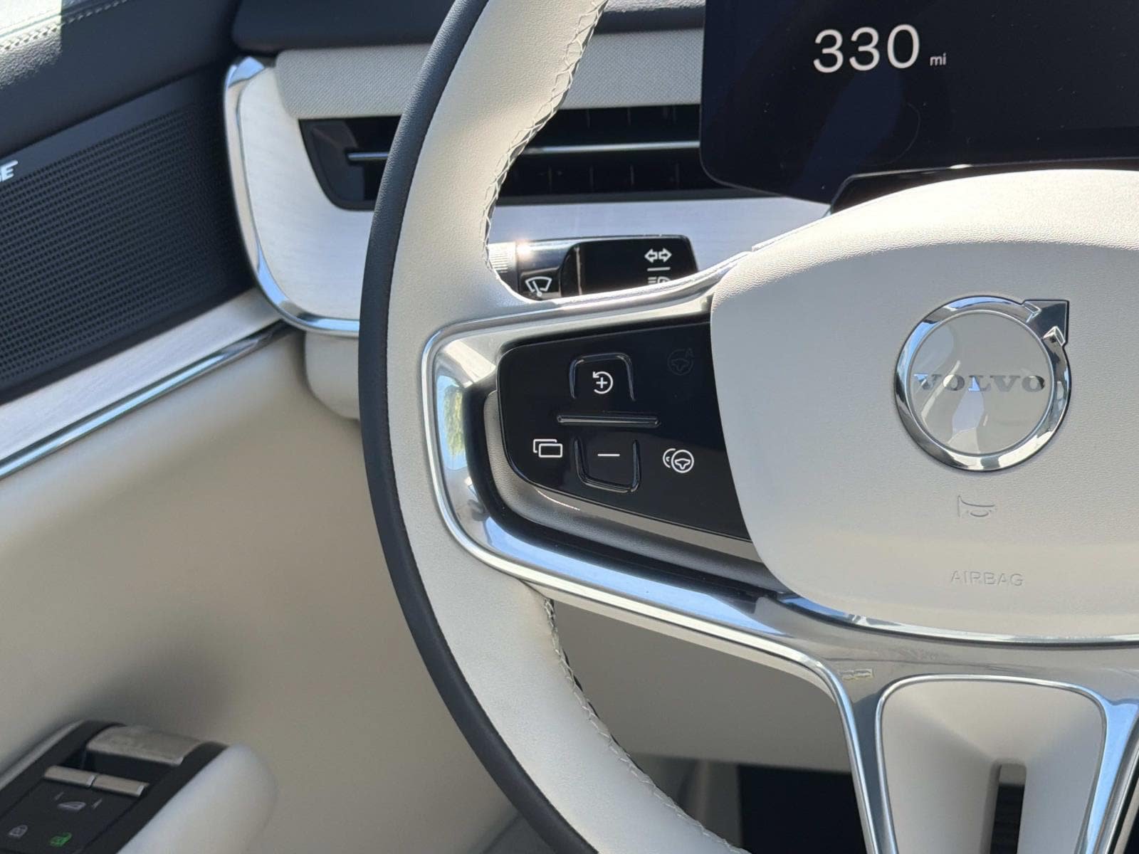 New 2026 Volvo EX90 Plus AWD/4WD image 8