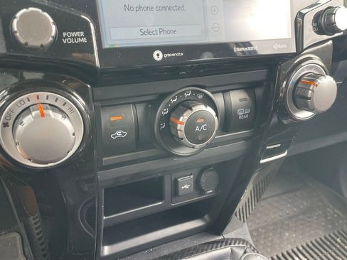 Used 2024 Toyota 4Runner TRD Off-Road Premium w/ Off Road Premium Plus Package image 9