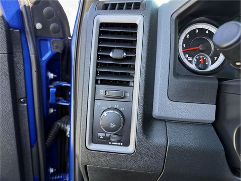 Used 2015 RAM 1500 Express AWD/4WD image 31