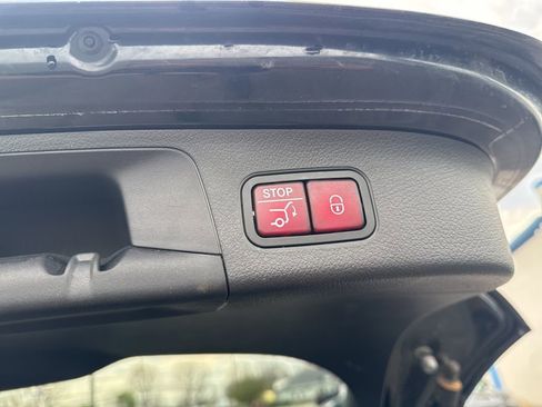 Used 2021 Mercedes-Benz GLA 250 4MATIC image 42