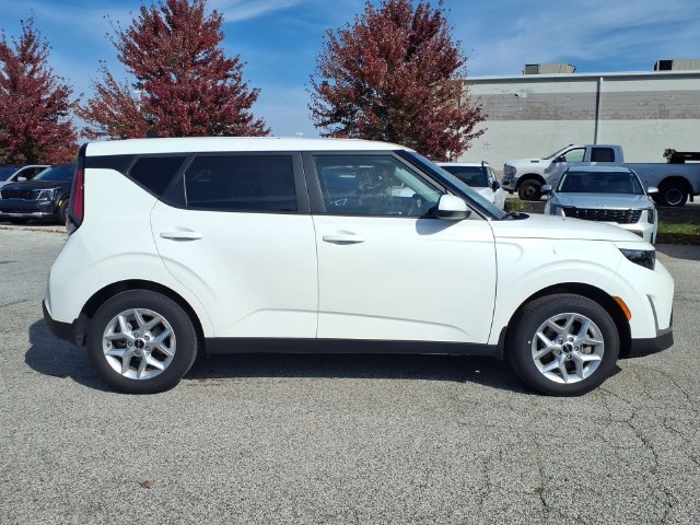 Certified 2025 Kia Soul LX w/ LX Technology Package FWD image 7