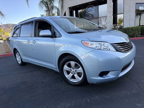 Used 2015 Toyota Sienna LE FWD image 7