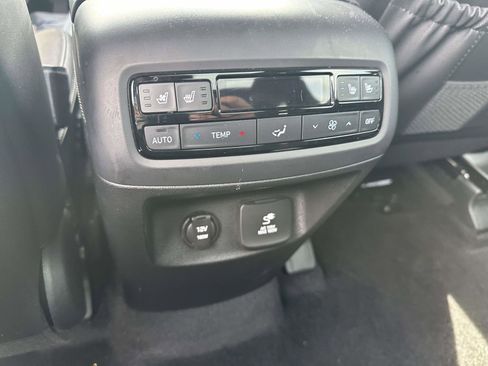 Used 2024 Hyundai Palisade Calligraphy AWD/4WD image 11