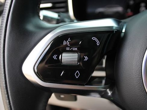 Used 2022 Jaguar F-PACE SVR AWD/4WD image 10