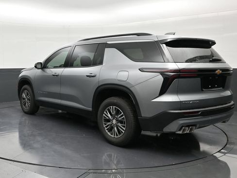 Used 2026 Chevrolet Traverse LT FWD image 3