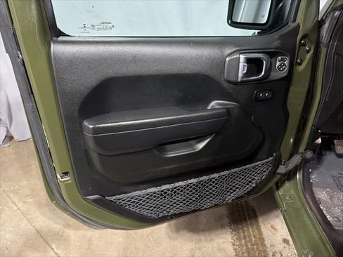 Used 2023 Jeep Gladiator Sport image 6