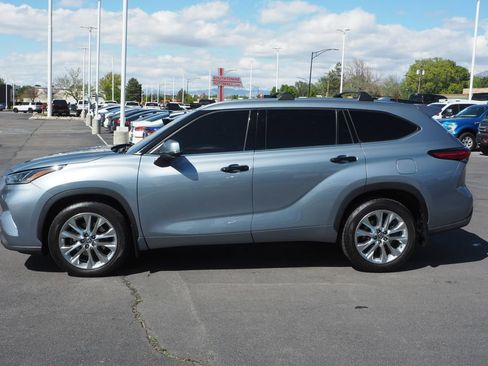 Used 2023 Toyota Highlander Limited AWD/4WD image 4