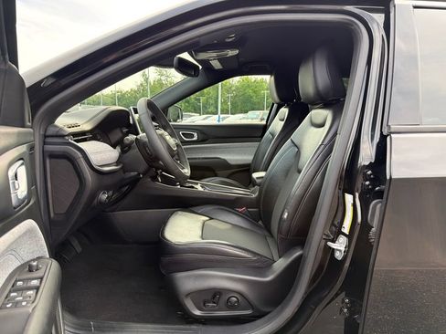 Used 2023 Jeep Compass Latitude w/ Convenience Group AWD/4WD image 29