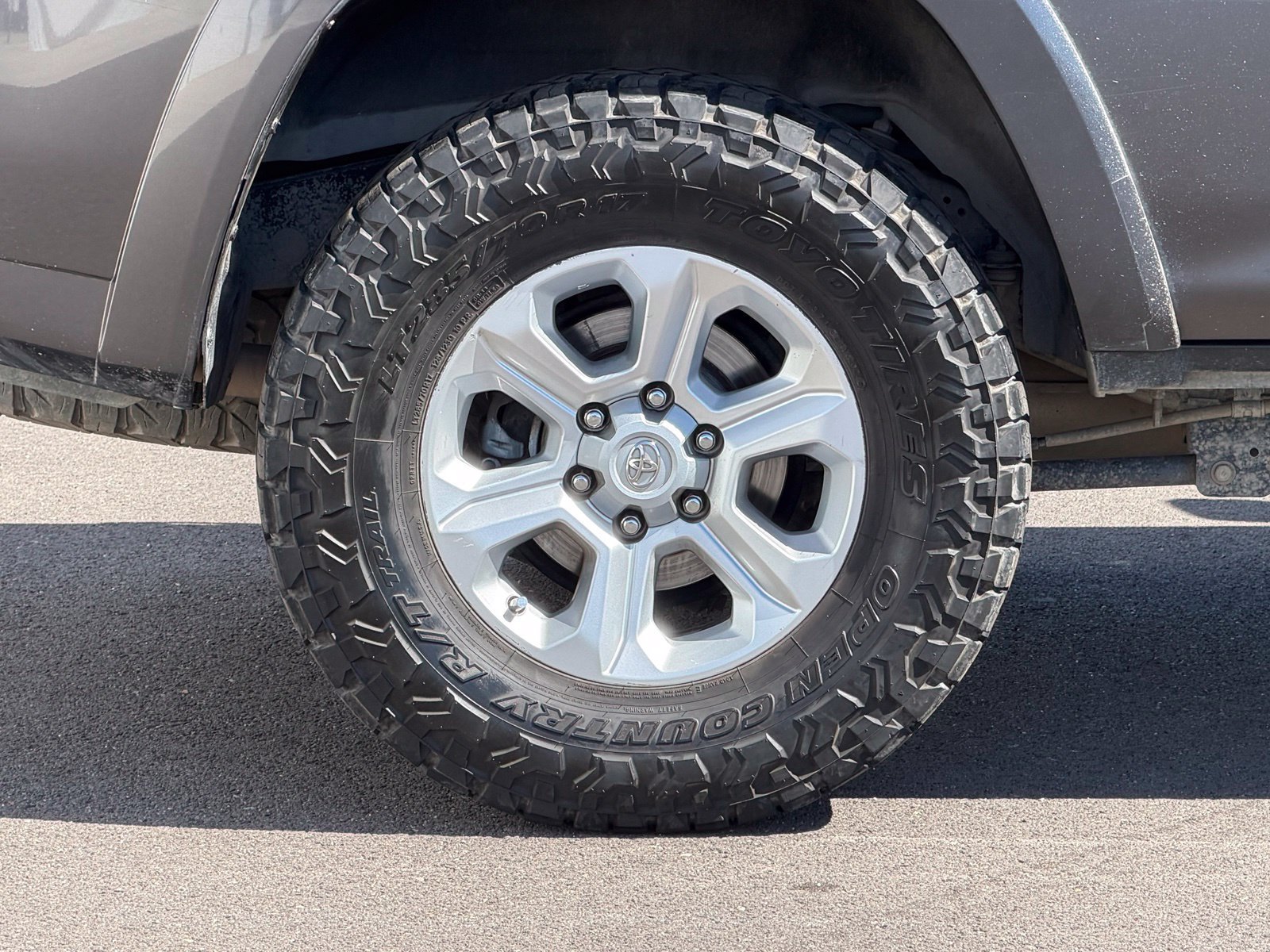 Used 2017 Toyota 4Runner SR5 AWD/4WD image 9
