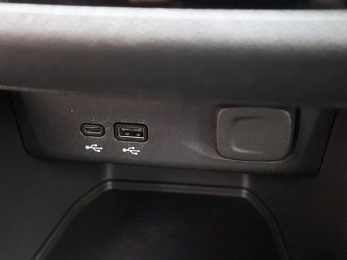 Certified 2025 Buick Envista Sport Touring FWD image 27