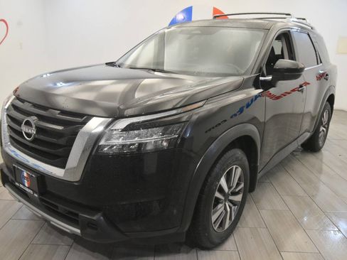 Used 2024 Nissan Pathfinder SL image 1