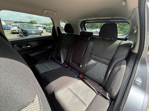 Used 2025 Nissan Rogue SV FWD image 27