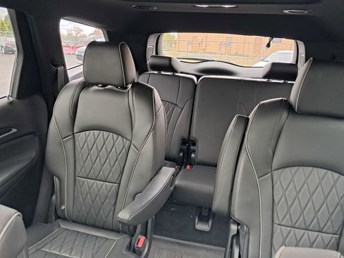Used 2024 Buick Enclave Avenir w/ Avenir Technology Package AWD/4WD image 17