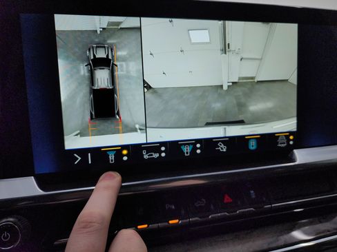 Used 2024 Chevrolet Silverado 3500 LTZ w/ LTZ Convenience Package image 15