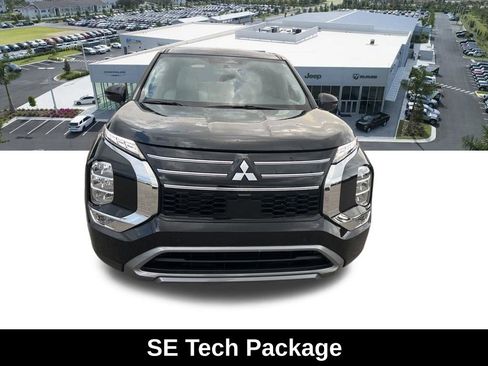 Used 2025 Mitsubishi Outlander SE image 4