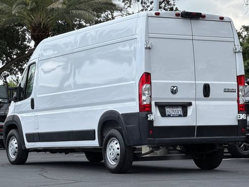 Used 2023 RAM ProMaster 2500 FWD image 5