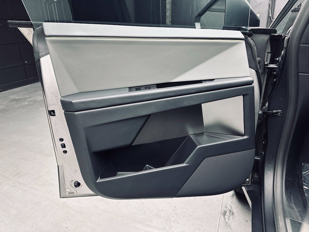Used 2024 Tesla Cybertruck AWD Crew Cab image 21