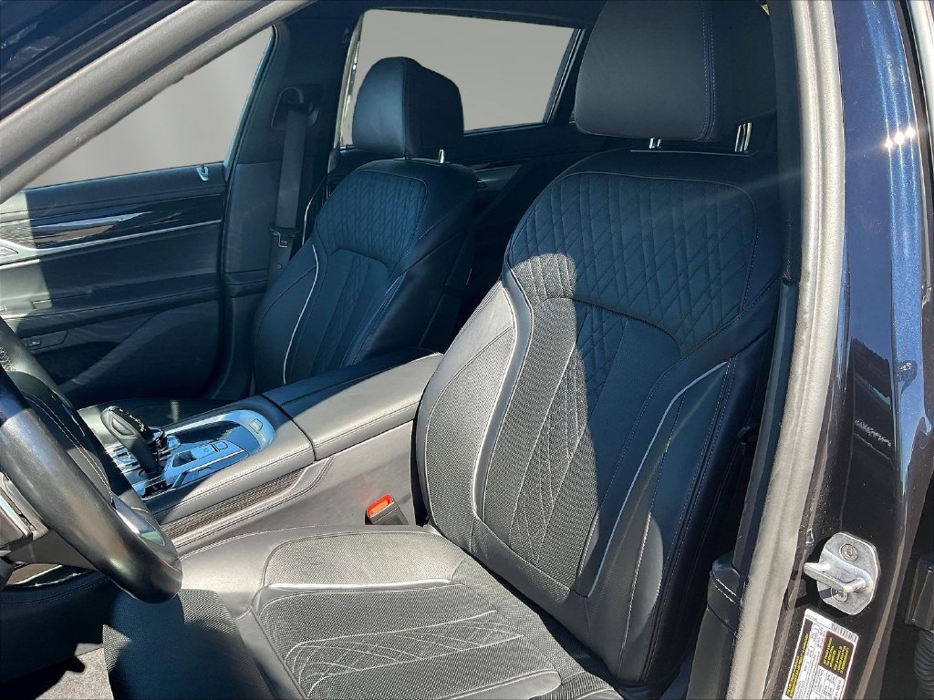 Used 2019 BMW 750i xDrive w/ Executive Package AWD/4WD image 21