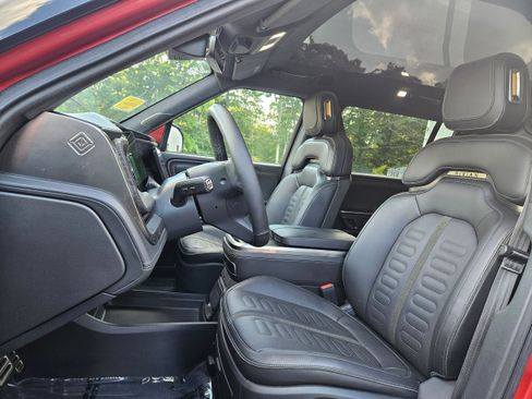 Used 2023 Rivian R1S Launch Edition Quad AWD/4WD image 21