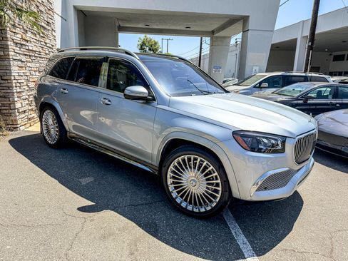 Used 2022 Mercedes-Benz Maybach GLS 600 4MATIC image 2