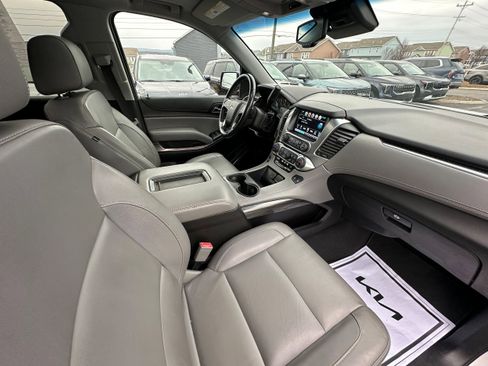 Used 2019 Chevrolet Suburban LT image 31