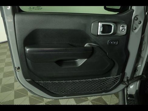 Used 2018 Jeep Wrangler Unlimited Sport S image 17