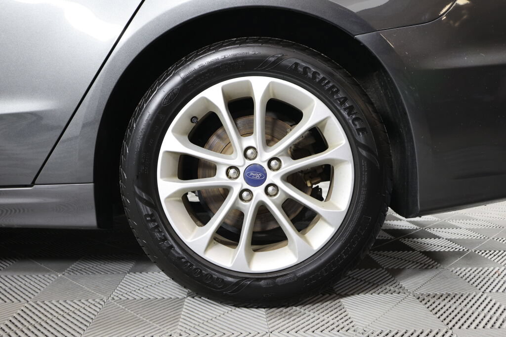 Used 2019 Ford Fusion SE FWD image 8