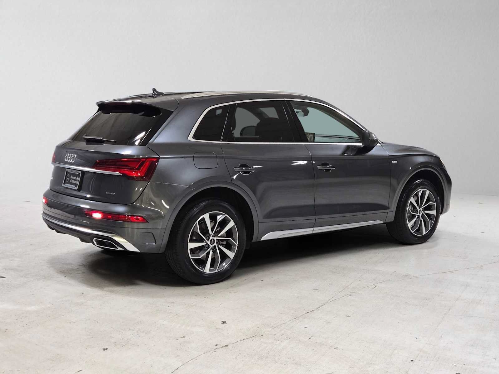 Used 2023 Audi Q5 2.0T Premium Plus w/ Premium Plus Package AWD/4WD image 3