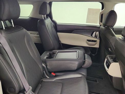 Used 2024 Kia Carnival LX FWD image 23