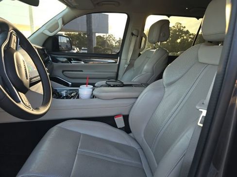 Used 2022 Jeep Wagoneer Series III w/ Convenience Group I RWD image 10