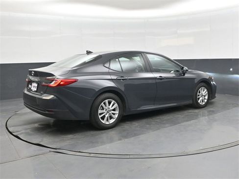 Used 2025 Toyota Camry LE image 4