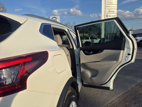 Used 2022 Nissan Rogue Sport SV image 21