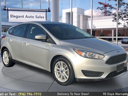 Used 2018 Ford Focus SE image 3