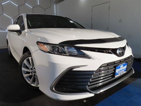 Used 2023 Toyota Camry LE image 3
