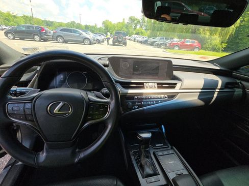 Used 2019 Lexus ES 350 w/ Accessory Package FWD image 5