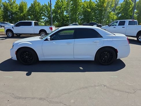 Used 2018 Chrysler 300 S RWD image 2