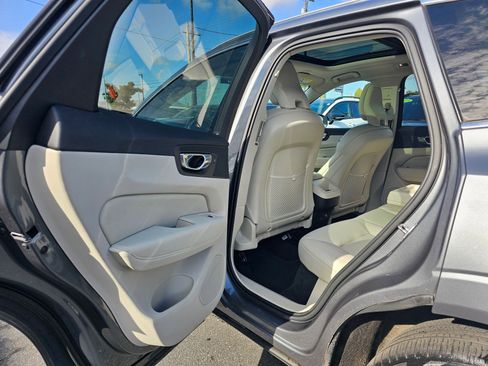 Used 2020 Volvo XC60 T6 Momentum image 20