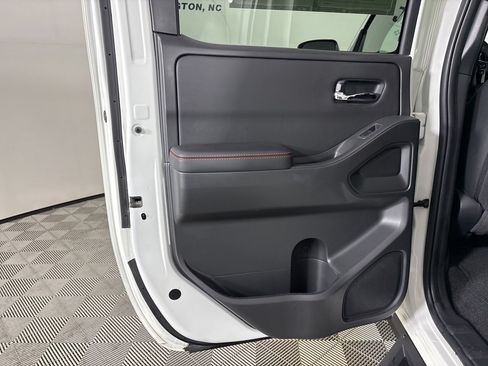 Used 2025 Nissan Frontier PRO-4X AWD/4WD image 22