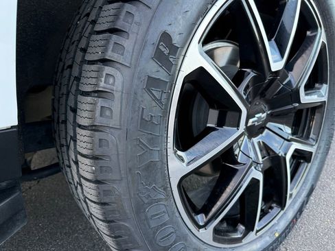 Used 2024 Chevrolet Suburban RST image 13