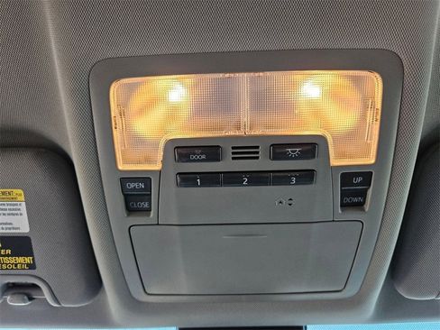 Used 2017 Toyota Highlander XLE image 18