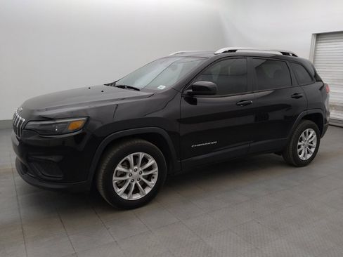Used 2021 Jeep Cherokee Latitude w/ Mopar Interior Package FWD image 2