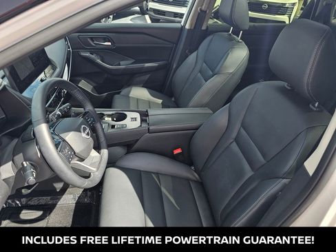 Used 2025 Nissan Rogue SL w/ Tech Package image 20