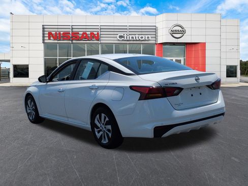 Used 2025 Nissan Altima 2.5 S FWD image 5